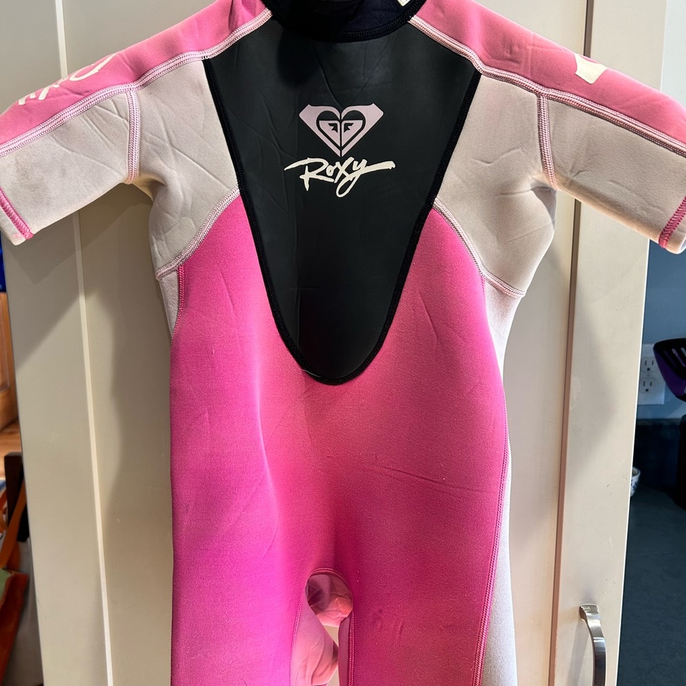 Roxy girls size 6 shortie wetsuit   2 mm thickness